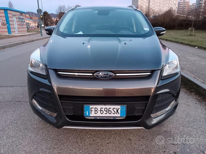 Usata Ford Kuga Titanium 120 CV (88 kW) 2016 Grigio SUV