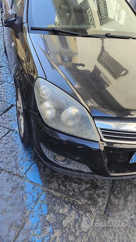 Usata Opel Astra Cosmo 125 CV (91 kW) 2007 Nero Berlina