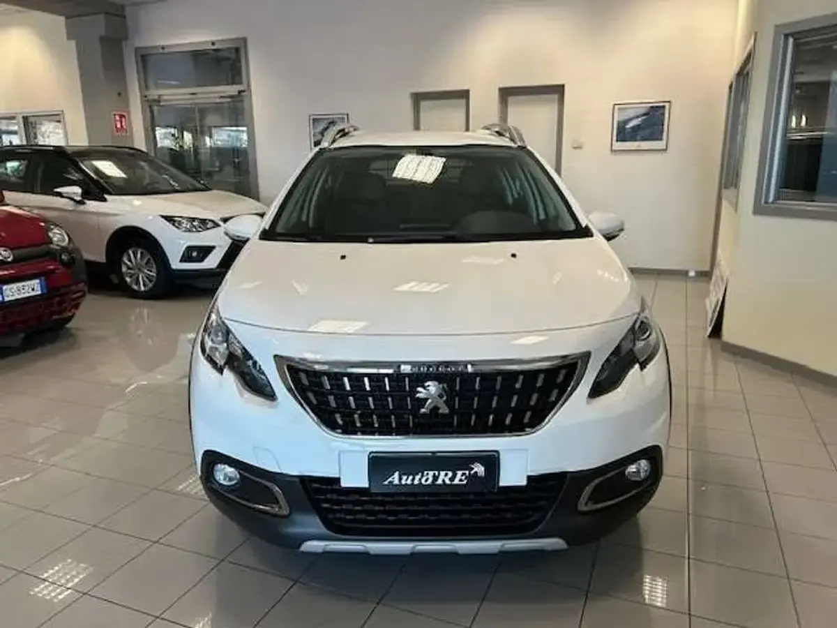 Usata Peugeot 2008 Active 99 CV (72 kW) 2017 Bianco SUV