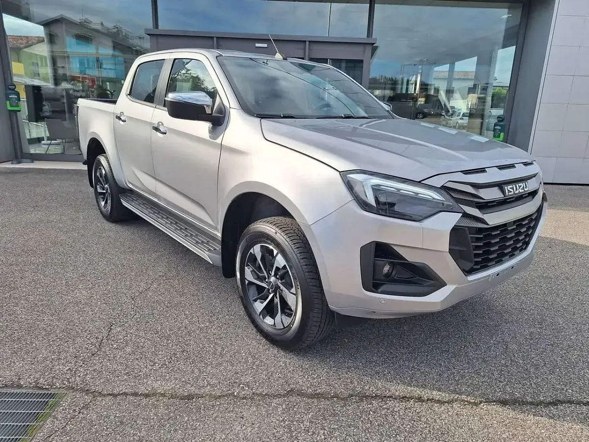 Nuova Isuzu D-Max 165 CV (121 kW) 2026 Mercury silver Pick-up