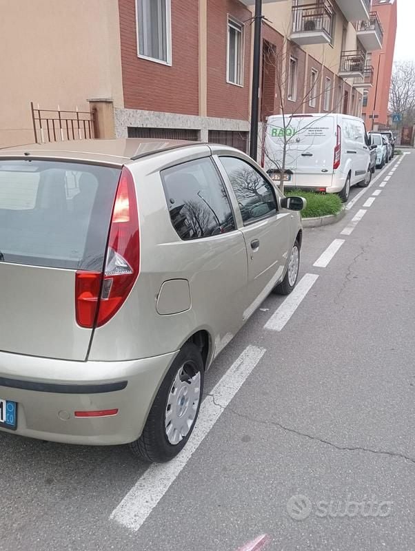 Usata Fiat Punto 80 CV (58 kW) 2008 Grigio Utilitaria