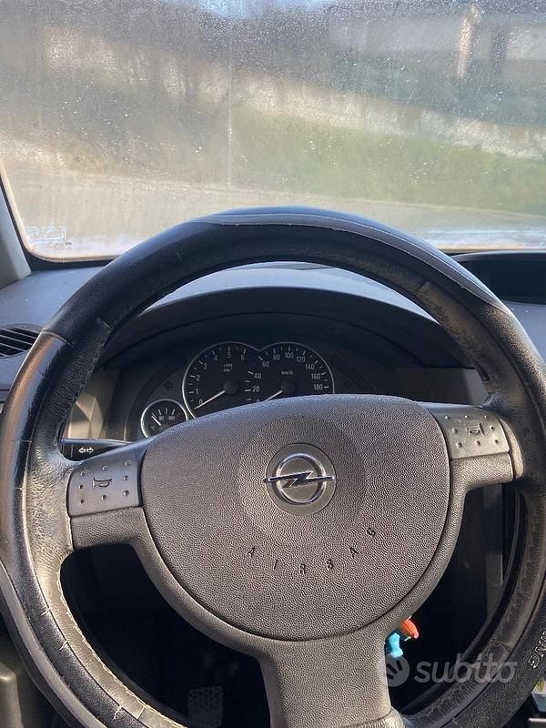 Usata Opel Meriva Cosmo 100 CV (73 kW) 2004 Grigio Monovolume