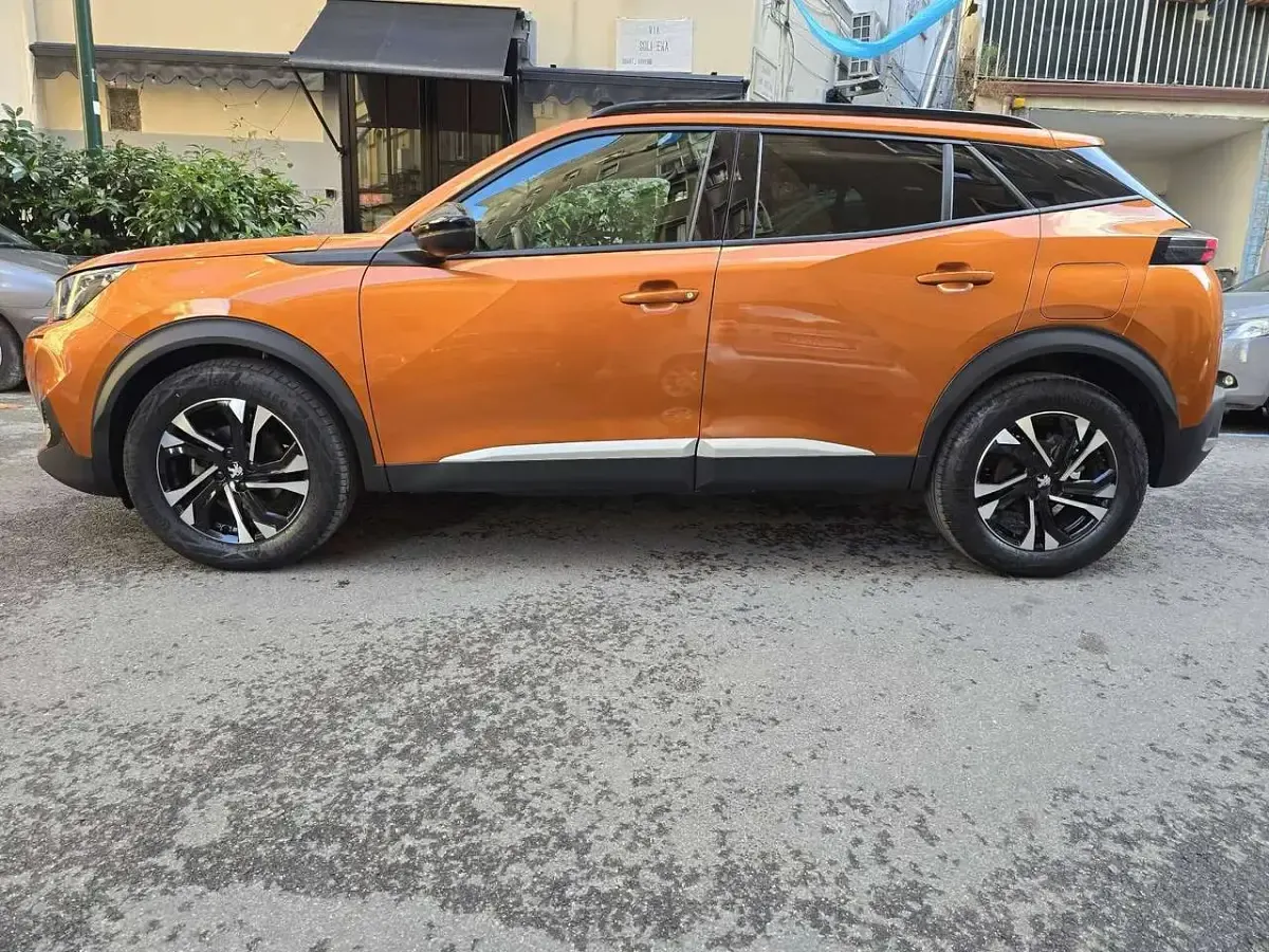 Usata Peugeot 2008 Allure 102 CV (75 kW) 2023 Bronzo SUV