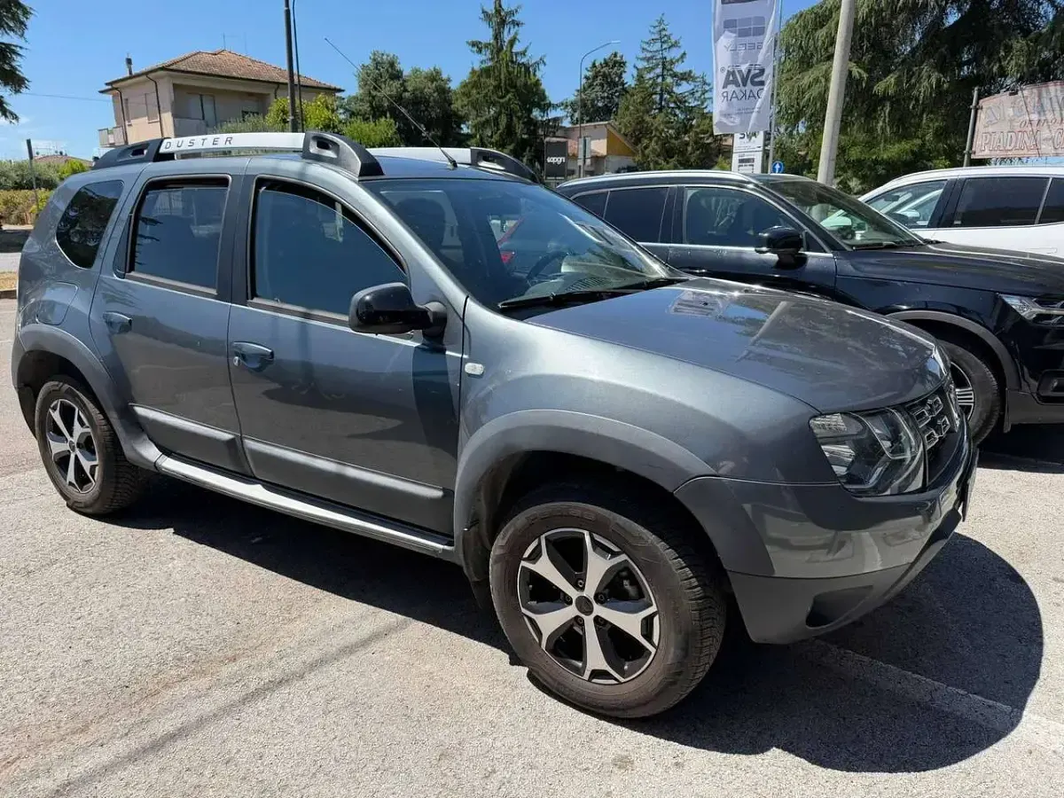Usata Dacia Duster 109 CV (80 kW) 2017 Grigio SUV