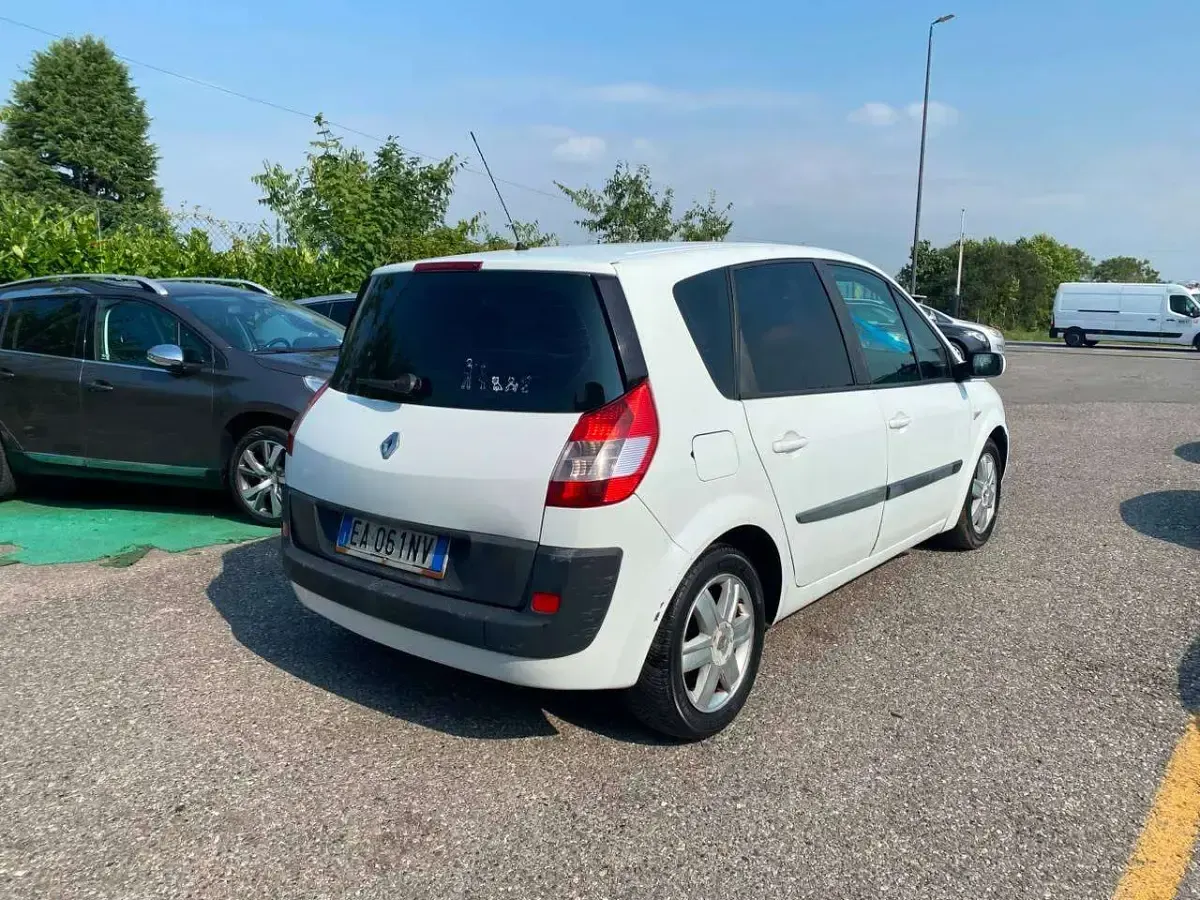 Usata Renault Scénic III Dynamique 113 CV (83 kW) 2010 Bianco Monovolume