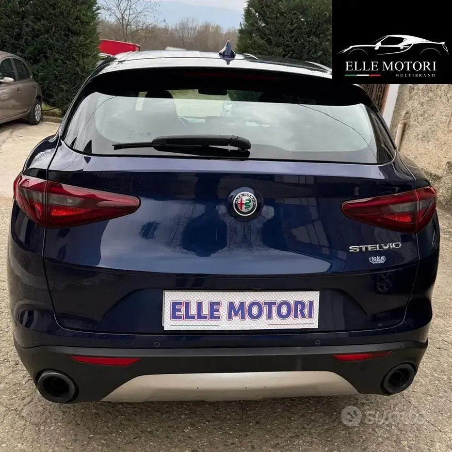 Usata Alfa Romeo Stelvio Executive 160 CV (117 kW) 2020 Blu SUV