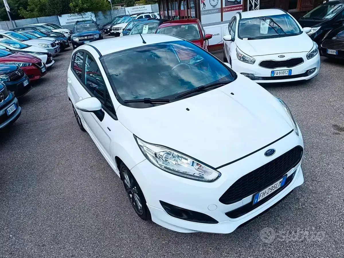 Usata Ford Fiesta ST-Line 100 CV (73 kW) 2017 Bianco Utilitaria