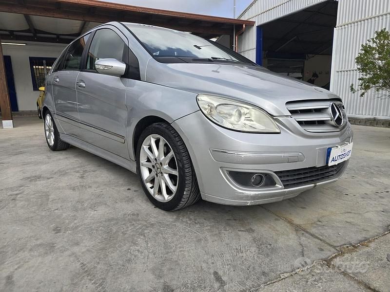 Usata Mercedes B180 109 CV (80 kW) 2006 Grigio Monovolume