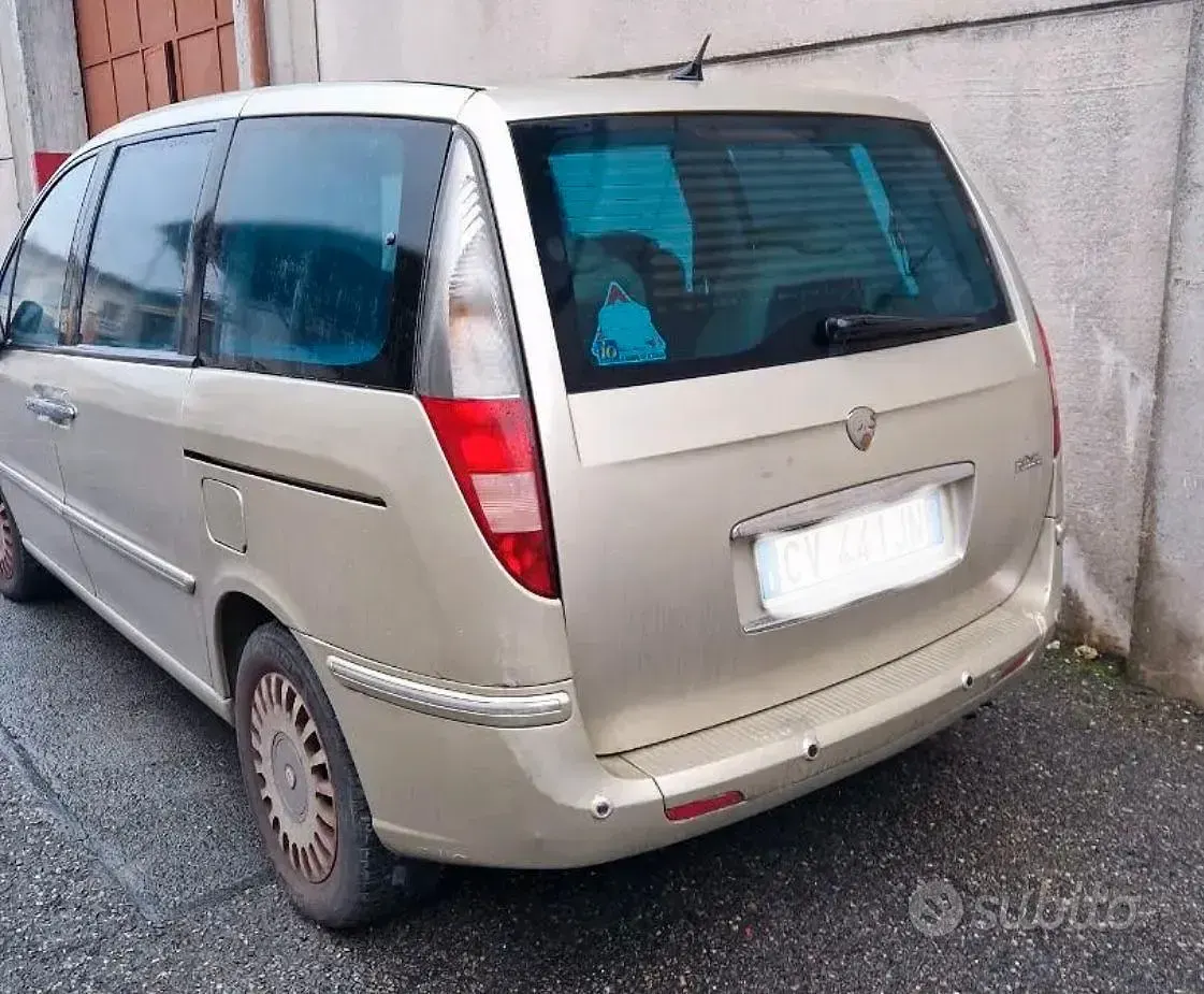 Usata Lancia Phedra 128 CV (94 kW) 2004 Marrone Monovolume