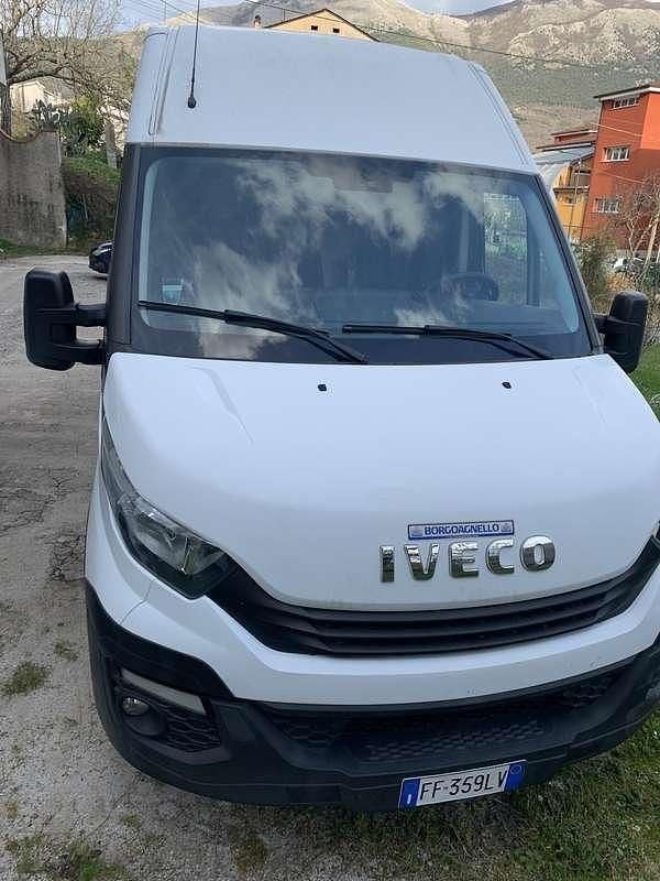 Usata Iveco Daily 156 CV (114 kW) 2015