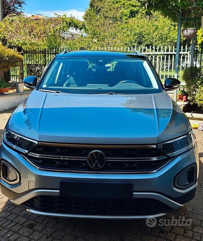 Grigio Usata 2023 VW T-Roc Style SUV | 24.000 € (Buon prezzo) - Immagine 1/4