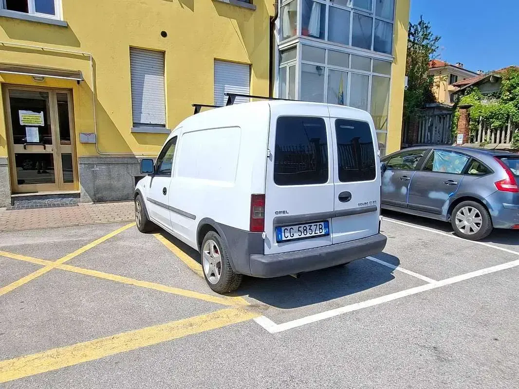 Usata Opel Combo 75 CV (55 kW) 2003 Bianco Monovolume