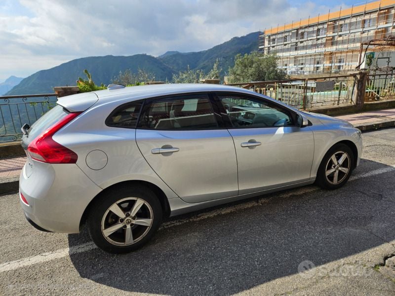 Usata Volvo V40 Kinetic 120 CV (88 kW) 2017 Grigio Station wagon