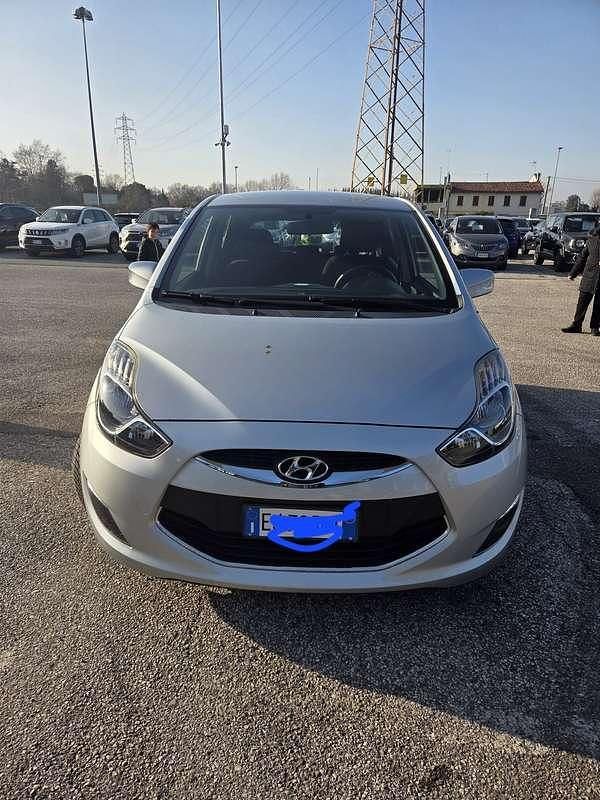 Usata Hyundai ix20 Comfort 90 CV (66 kW) 2011 Argento Utilitaria