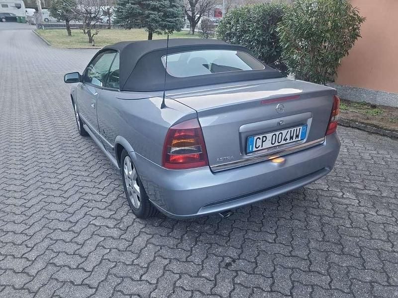 Usata Opel Astra Cabriolet 103 CV (75 kW) 2004 Cabrio
