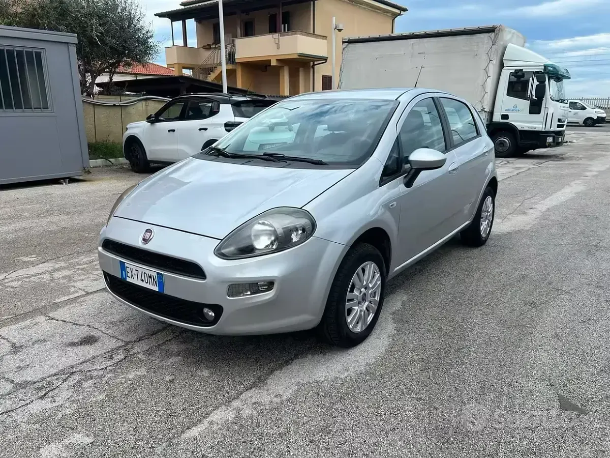Gebraucht Fiat Punto 70 PS (51 kW) 2015 Grau Kleinwagen