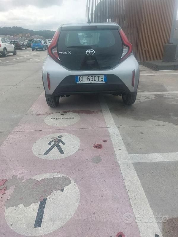 Usata Toyota Aygo Trend 72 CV (52 kW) 2022 Grigio Utilitaria