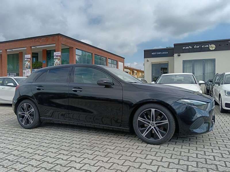 Nero Usata 2023 Mercedes A180 Advanced Plus Tre volumi | 29.900 € (Super prezzo) - Immagine 1/4