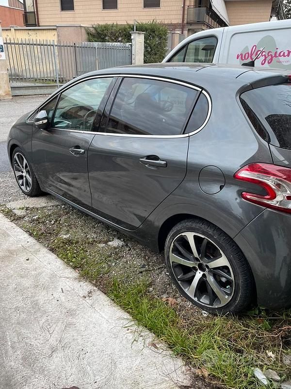 Usata Peugeot 208 Active 92 CV (67 kW) 2013 Grigio Utilitaria