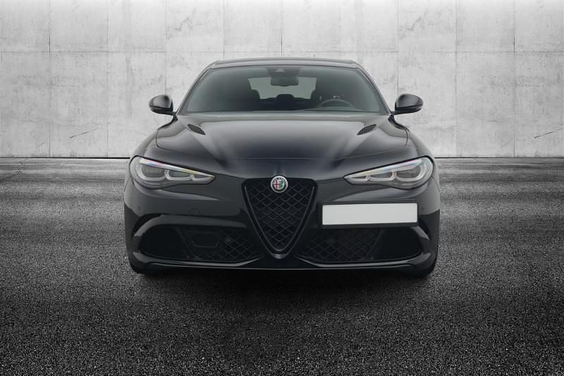 Usata Alfa Romeo Giulia Quadrifoglio 519 CV (381 kW) 2023 Nero metallizzato Berlina