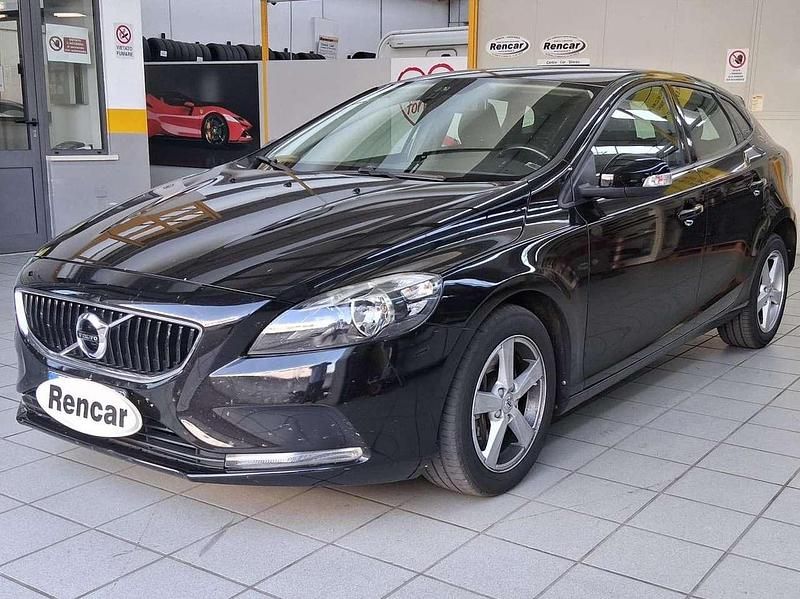 Usata Volvo V40 Kinetic 150 CV (110 kW) 2017 Nero Berlina
