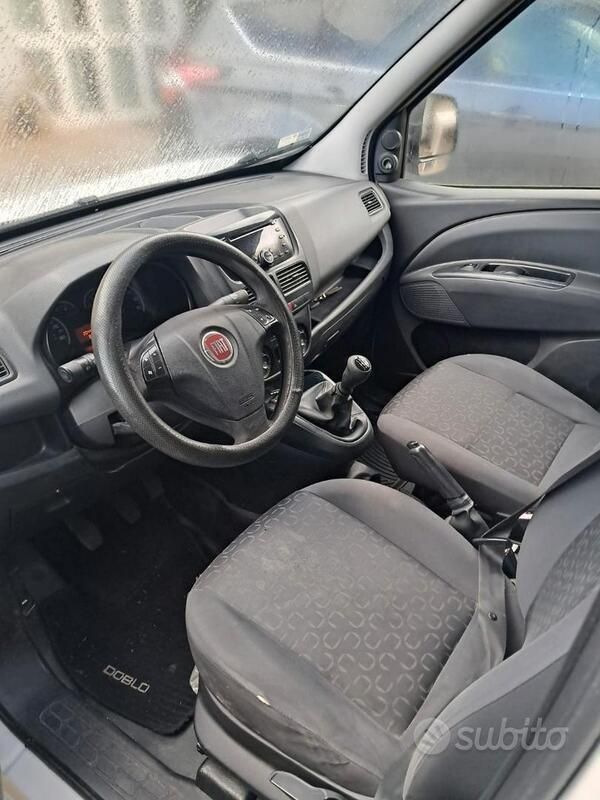 Usata Fiat Doblò 90 CV (66 kW) 2012 Bianco Monovolume