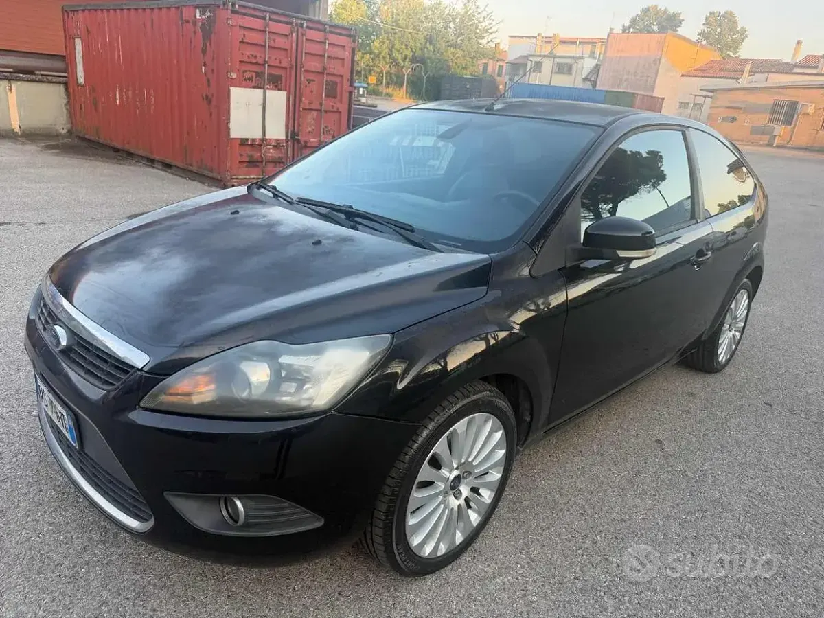 Usata Ford Focus 90 CV (66 kW) 2008 Nero Utilitaria