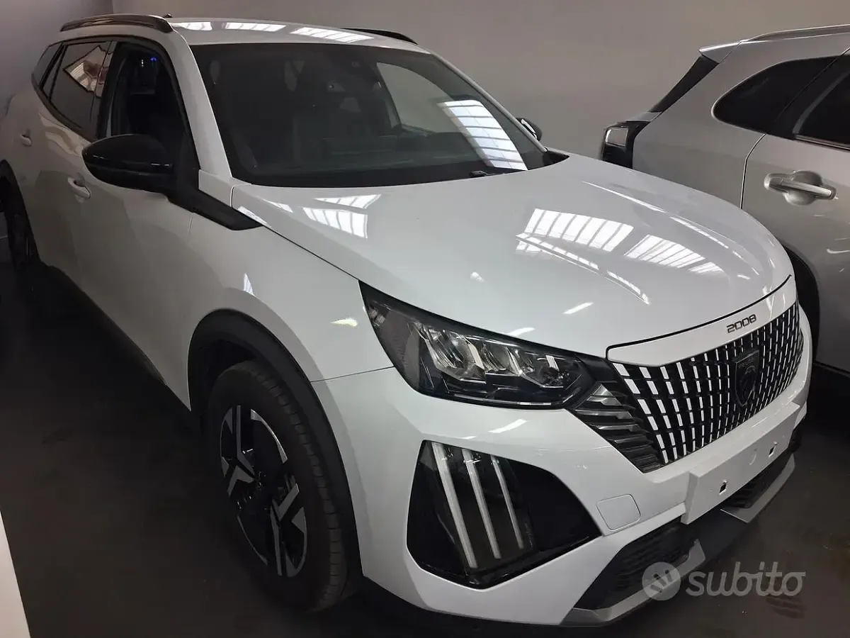 Usata Peugeot 2008 Allure 131 CV (96 kW) 2025 Bianco SUV