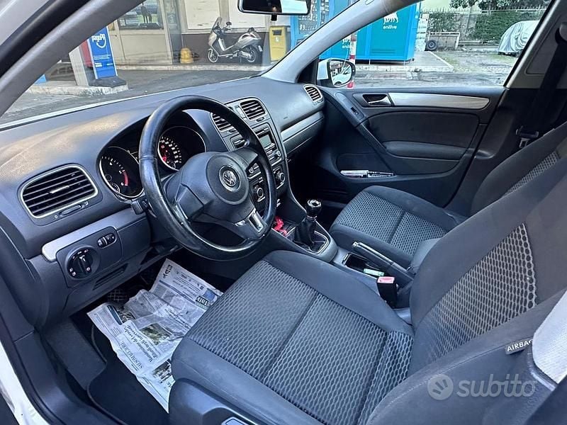 Usata VW Golf VI 105 CV (77 kW) 2010 Bianco Utilitaria