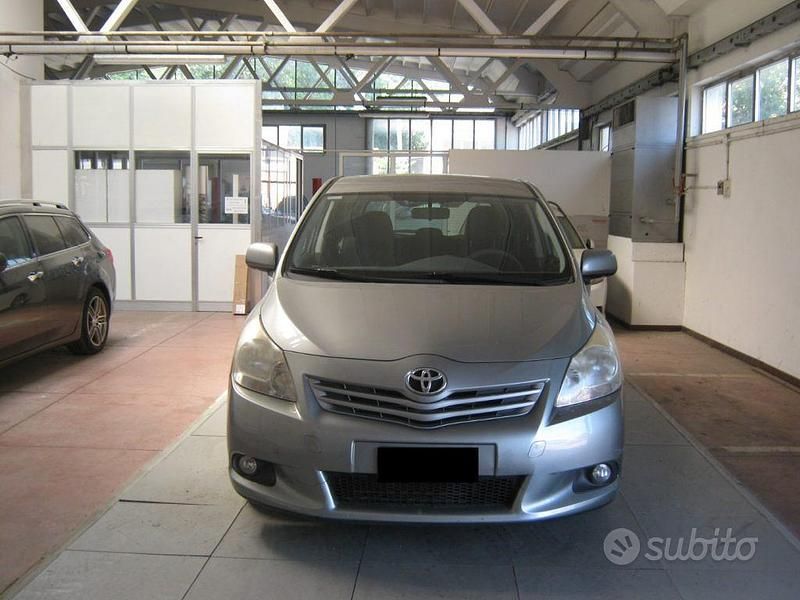 Usata Toyota Verso Active 126 CV (92 kW) 2012 Antracite Monovolume