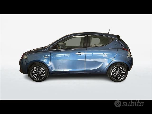 Usata Lancia Ypsilon 69 CV (50 kW) 2024 Blu scuro Utilitaria