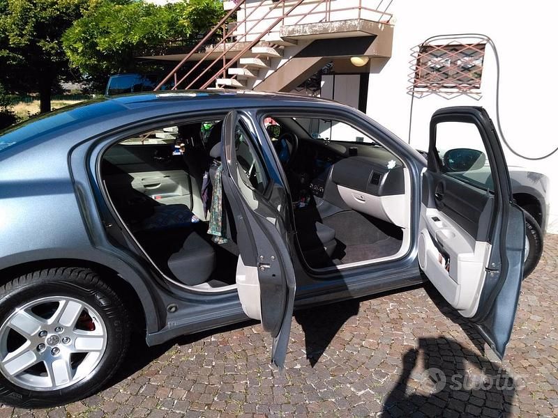 Usata Dodge Charger 250 CV (183 kW) 2005 Grigio Berlina