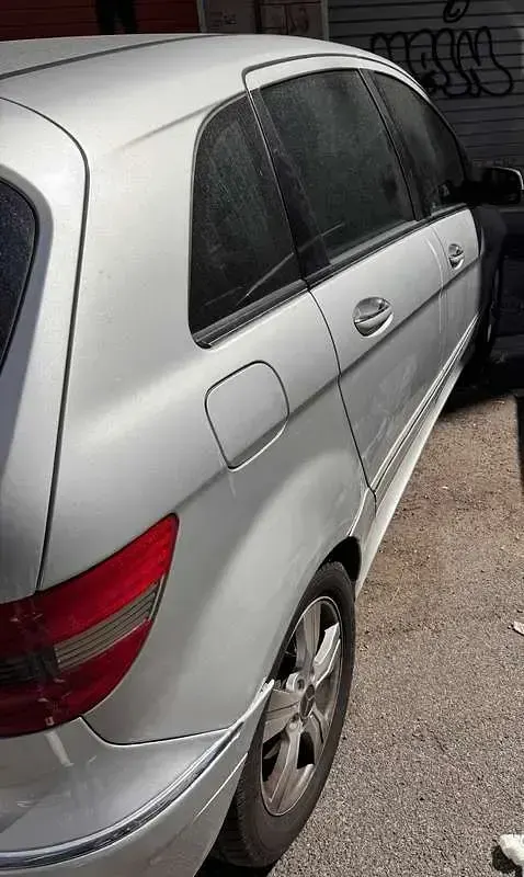 Usata Mercedes B200 140 CV (102 kW) 2006 Argento Monovolume