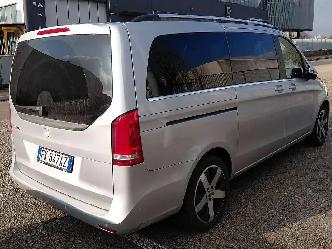 Usata Mercedes V220 Premium 163 CV (119 kW) 2017 Argento Monovolume