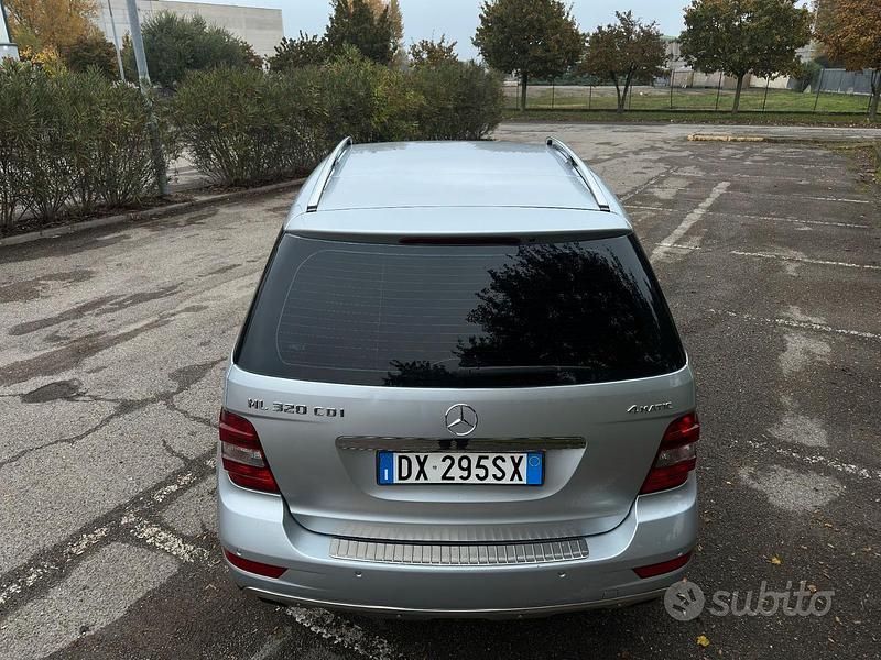 Usata Mercedes ML320 224 CV (164 kW) 2009 Grigio SUV