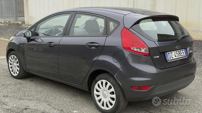 Usata Ford Fiesta 68 CV (50 kW) 2010 Nero Utilitaria