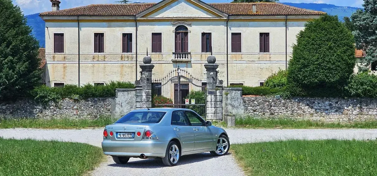 Usata Lexus IS200 155 CV (114 kW) 2002 Berlina