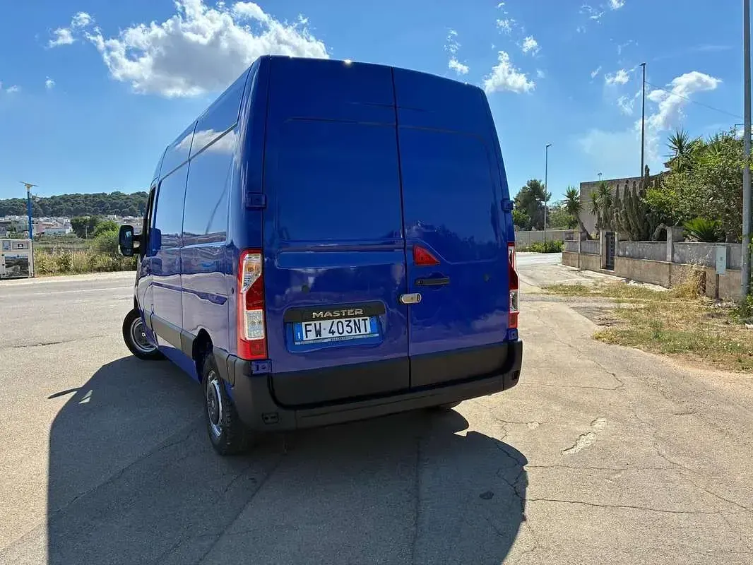 Usata Renault Master 145 CV (106 kW) 2019 Blu/azzurro Furgone