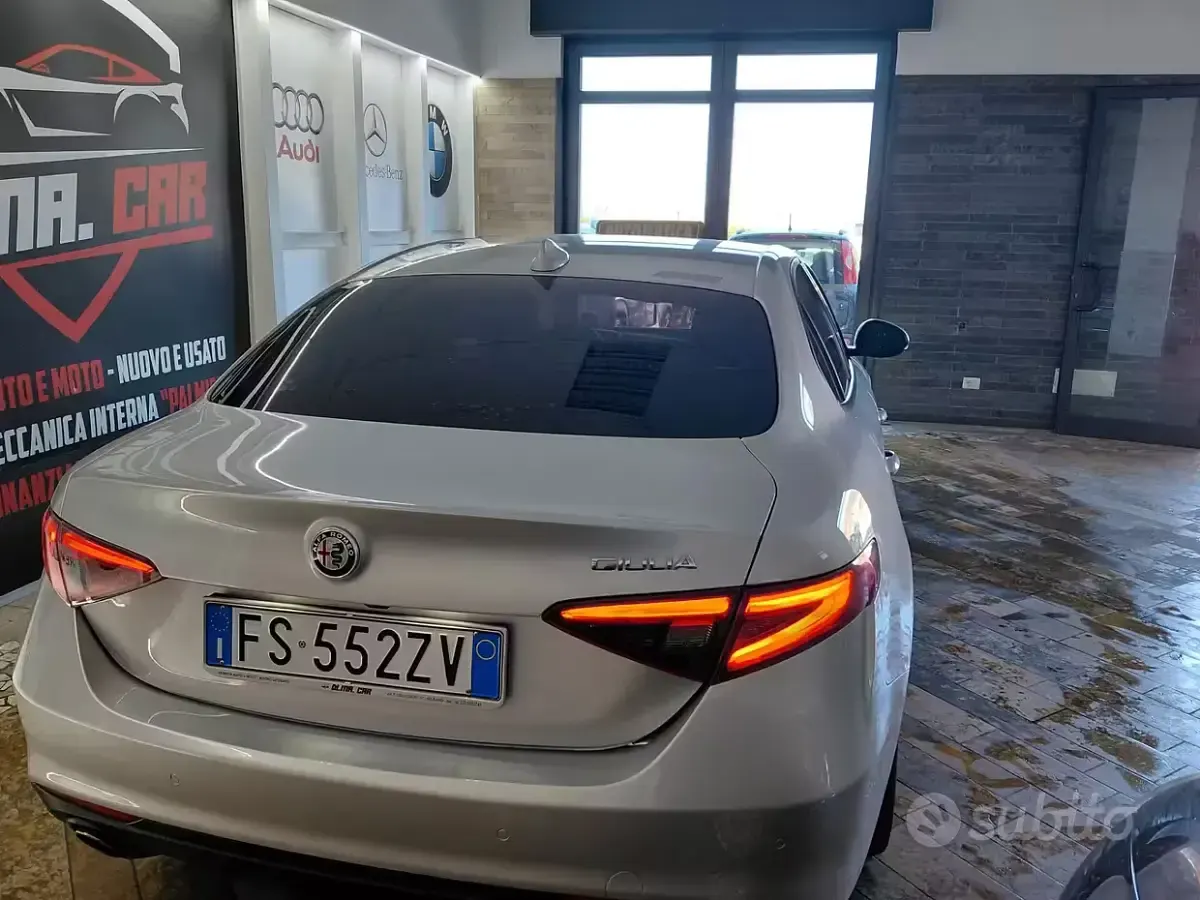 Usata Alfa Romeo Giulia Executive 160 CV (117 kW) 2018 Grigio Berlina
