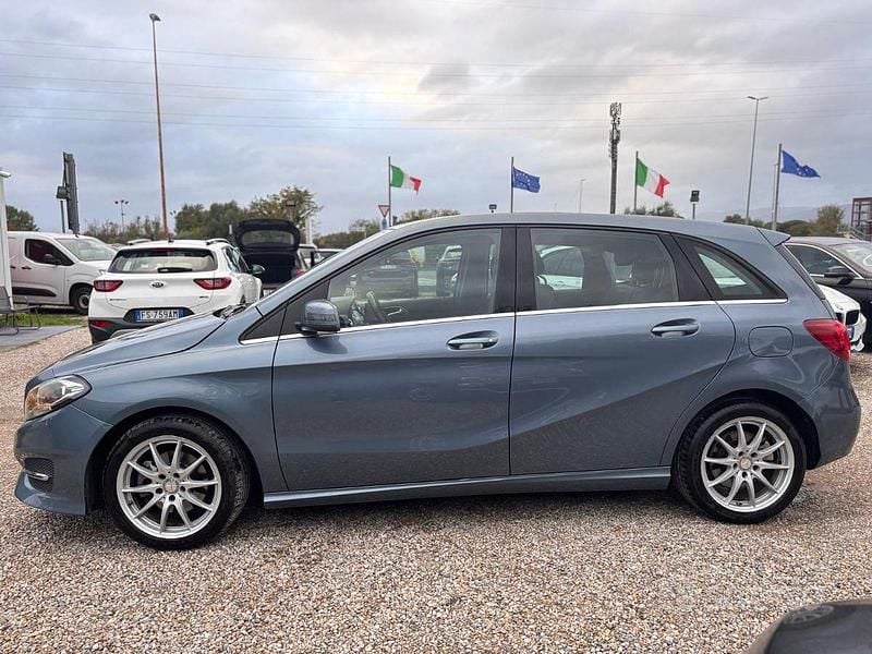 Usata Mercedes B200 Premium 163 CV (119 kW) 2015 Blu Monovolume