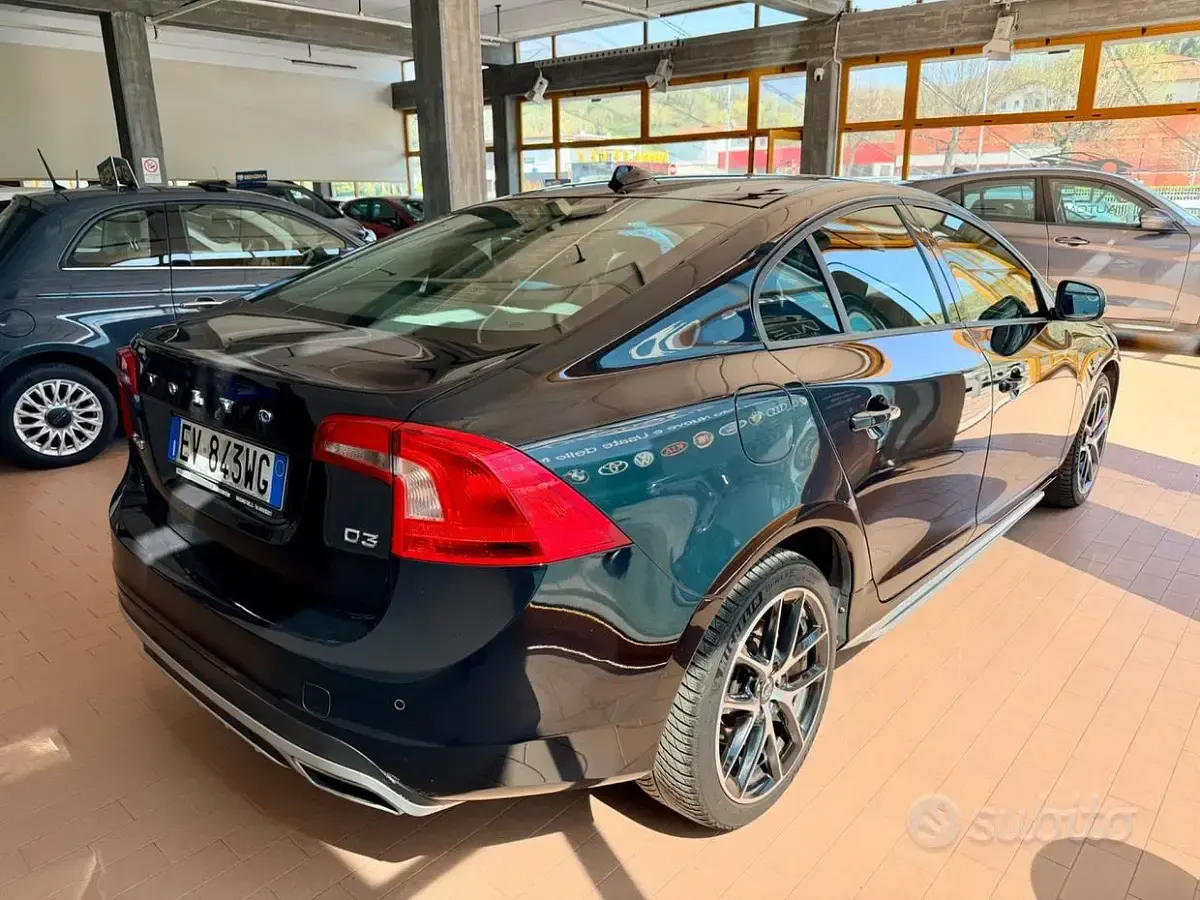 Usata Volvo S60 136 CV (100 kW) 2014 Nero Berlina