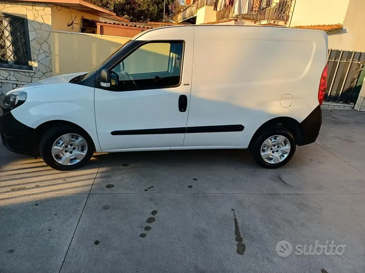 Usado Fiat Doblò 105 HP (77 kW) 2021 Branco Monovolume