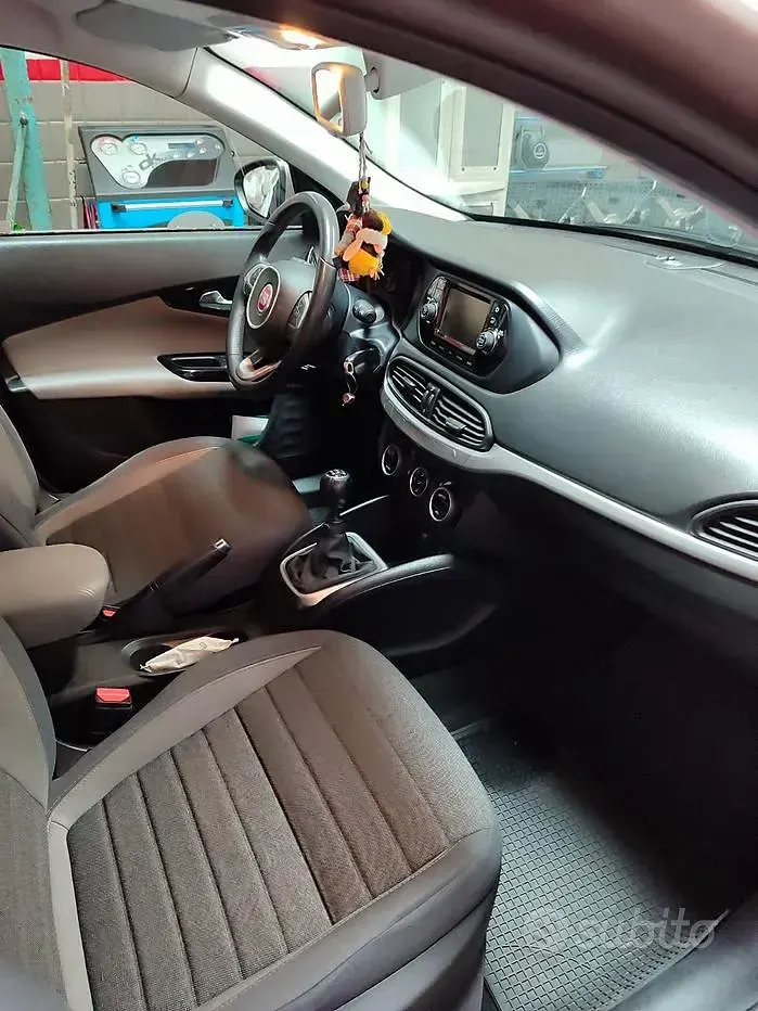 Usata Fiat Tipo Lounge 120 CV (88 kW) 2017 Berlina