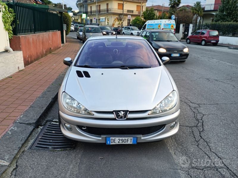 Grigio Usata 2006 Peugeot 206 CC Cabrio | 2700 € (Buon prezzo) - Immagine 1/4