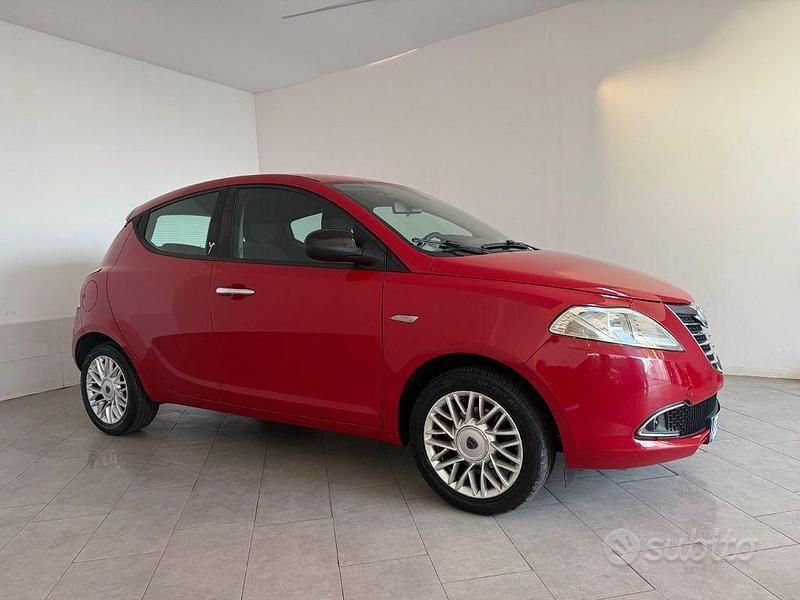 Usata Lancia Ypsilon Platinum 69 CV (50 kW) 2014 Rosso Utilitaria