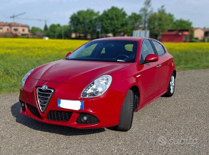 Usata Alfa Romeo Giulietta Distinctive 120 CV (88 kW) 2011 Rosso Utilitaria