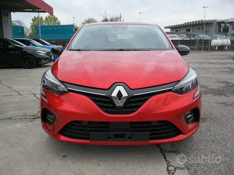Käytetty Renault Clio V LIMITED 66 HP (48 kW) 2021 Punainen Sedan