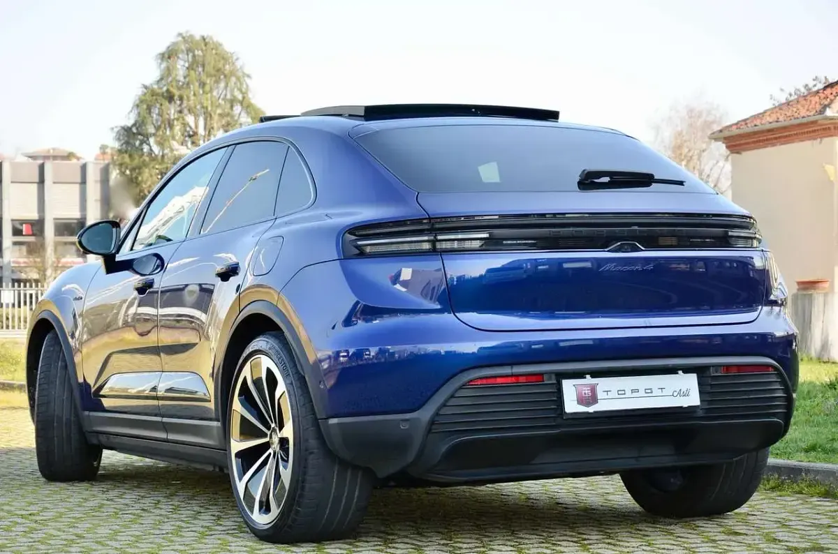 Usata Porsche Macan 197 CV (144 kW) 2024 Blu genziana SUV