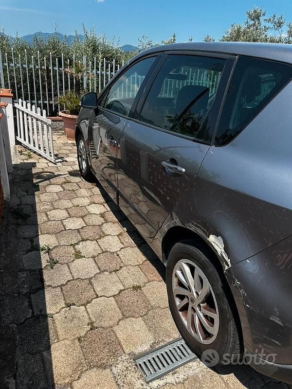 Usata Renault Scénic III XMOD 110 CV (80 kW) 2013 Grigio Monovolume