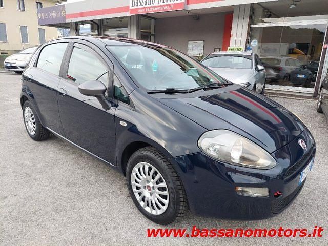 Usata Fiat Punto Young 69 CV (50 kW) 2015 Blu metallizzato Utilitaria